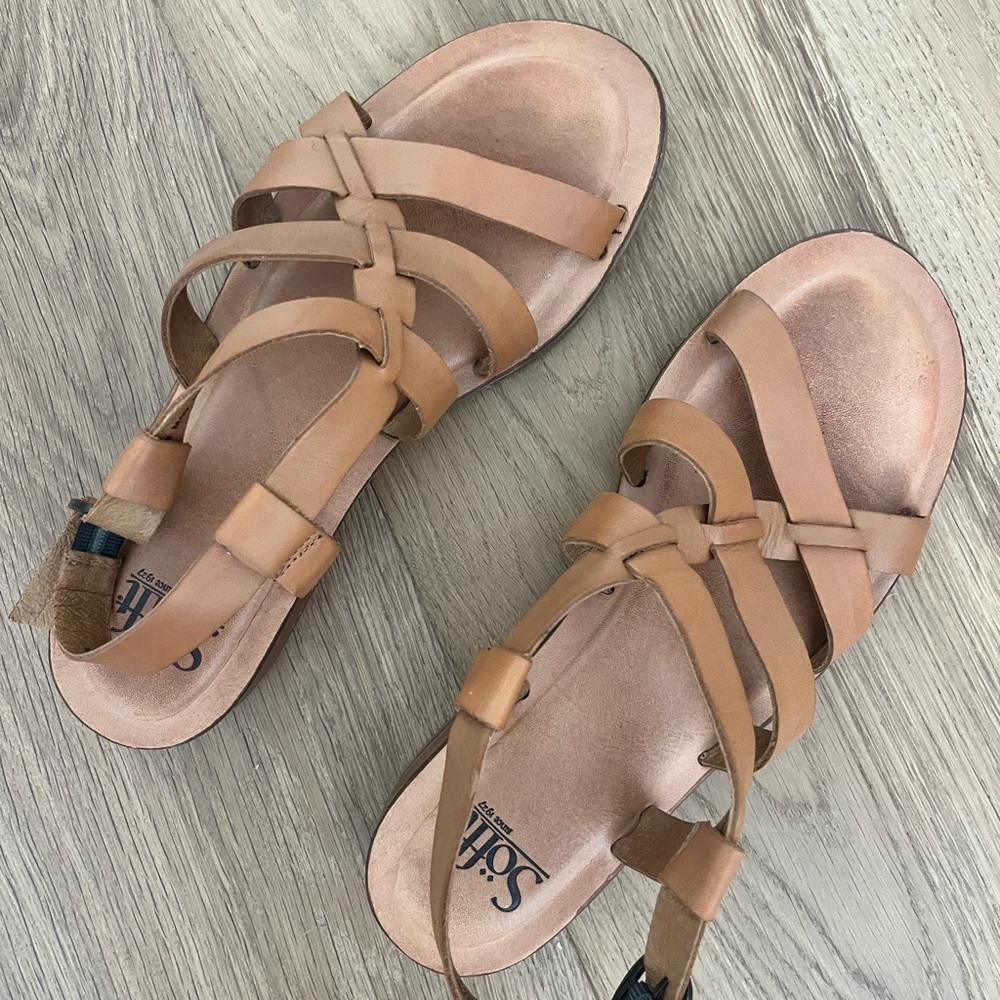 Soft leather sandals, size 8.5
